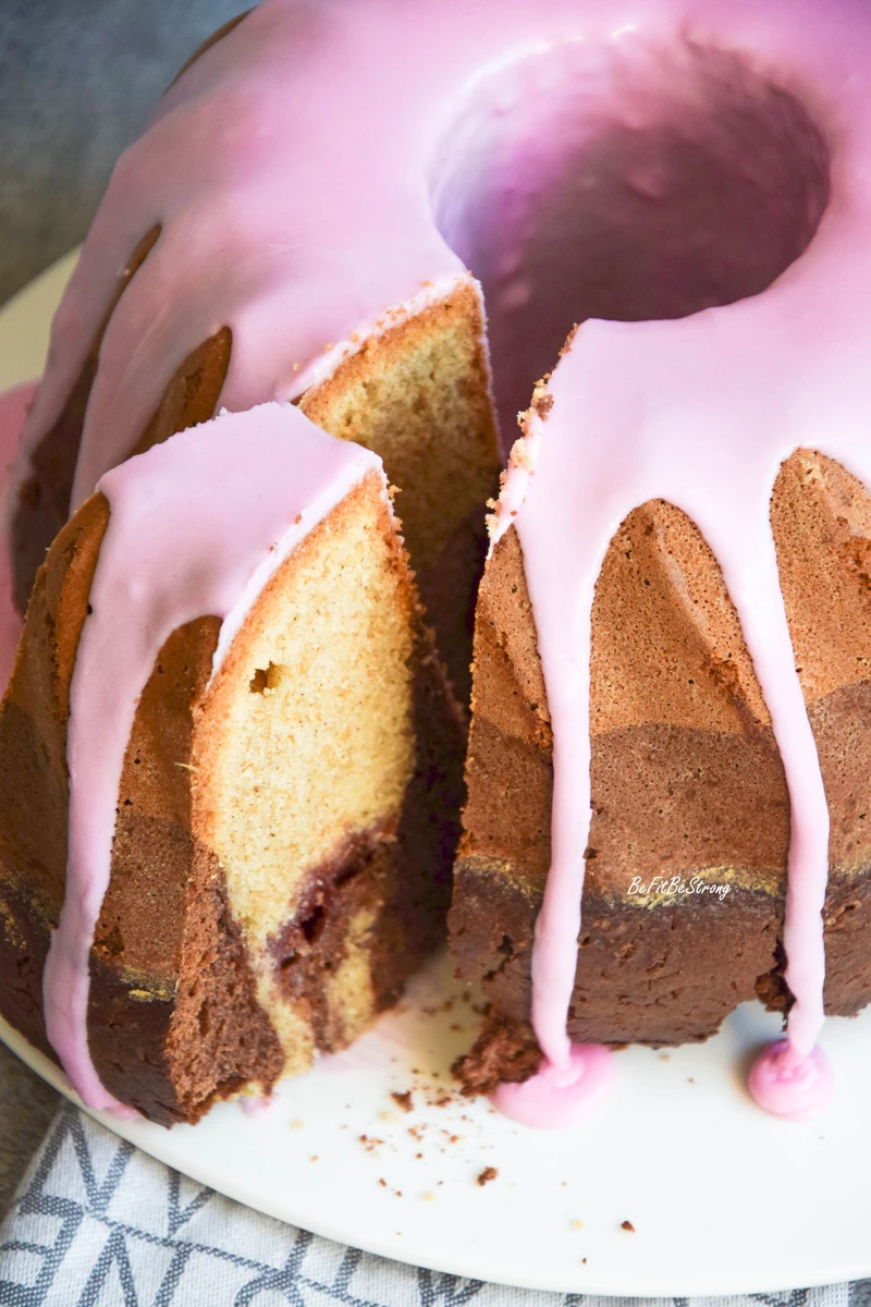 Babka marmurkowa z mąką gryczaną z lukrem buraczanym