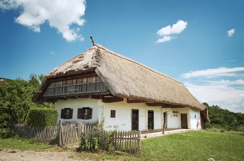 Można otrzymać nawet 500 tys. zł dofinansowania! Nowe dotacje dla właścicieli gospodarstw i domów na wsi