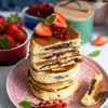 Puszyste pancakes z nutellą w środku