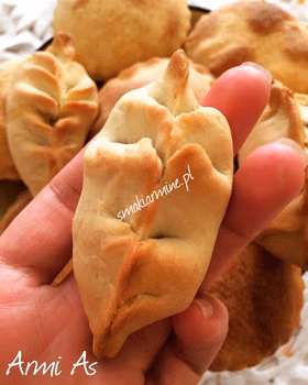 Pieczone pierożki z jakiem i szczypiorkiem