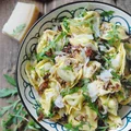 Sałatka z tortellini, rukolą, suszonymi pomidorami i słonecznikiem