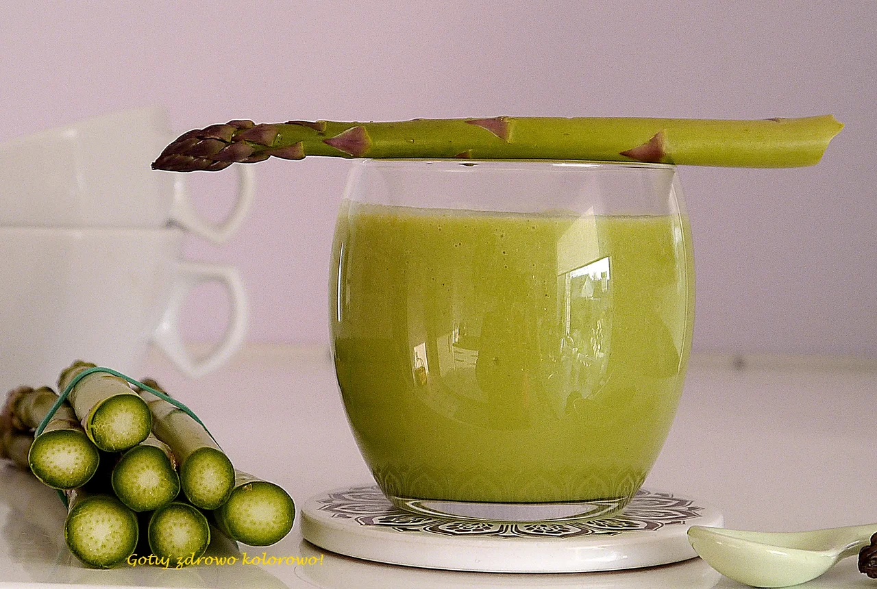 Koktajl z zielonymi szparagami - super fit