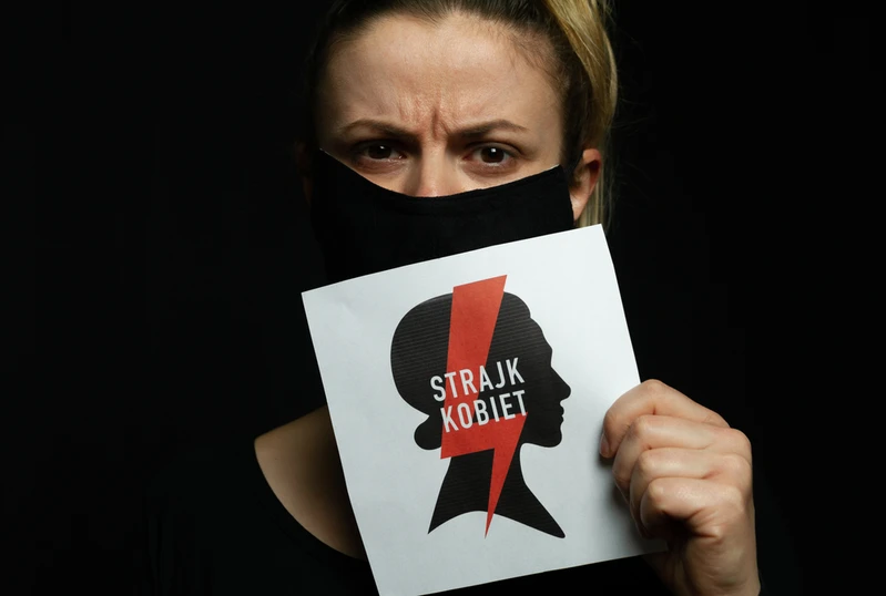 Jak wesprzeć Ogólnopolski Strajk Kobiet nie wychodząc z domu? Sprawdź!