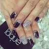 Elegancki manicure z kamieniami