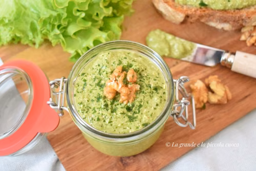 Pasta kanapkowa z serem feta i sałatą