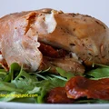 Piersi z kurczaka z suszonymi pomidorami w szynce parmeńskiej