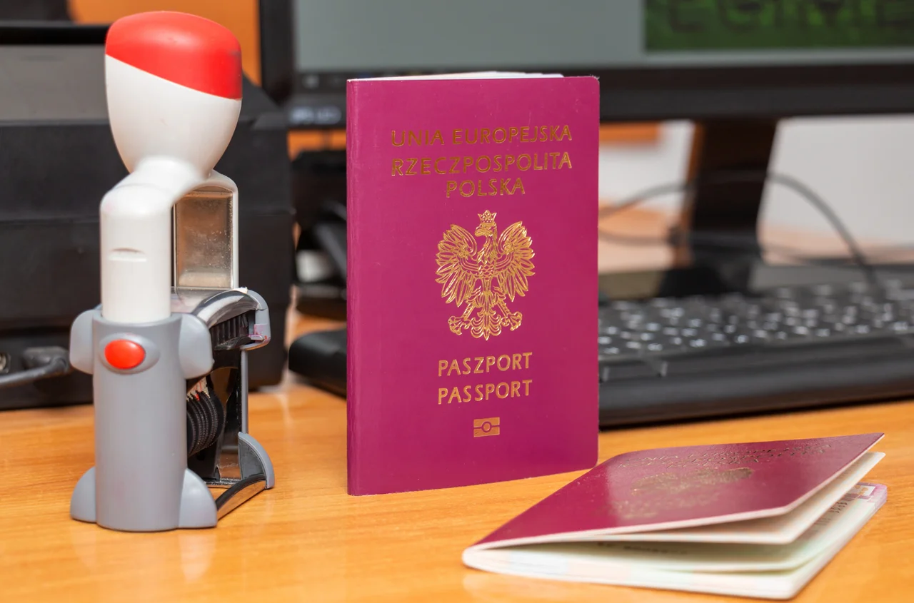 Paszport przyjdzie do domu! Rząd szykuje dużą zmianę dla obywateli