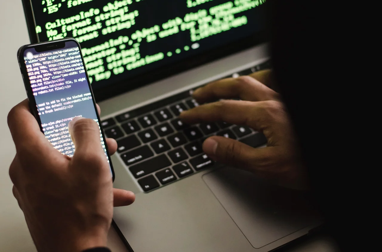 Rekordowy wyciek danych! Zagrożone konta Google, Apple i nie tylko!