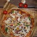 Pizza z salami i papryką – pizza jak z pizzerii