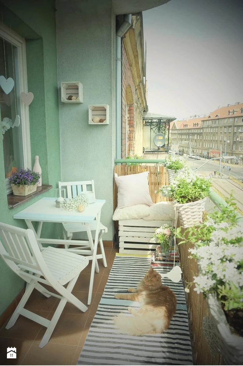 Śliczny mały balkon