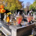 Można zapłacić nawet 5 tys. zł grzywny! Ludzie nie mają o tym pojęcia, a ciągle robią to na cmentarzach