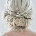 Eleganckie upięcie z biżuterią