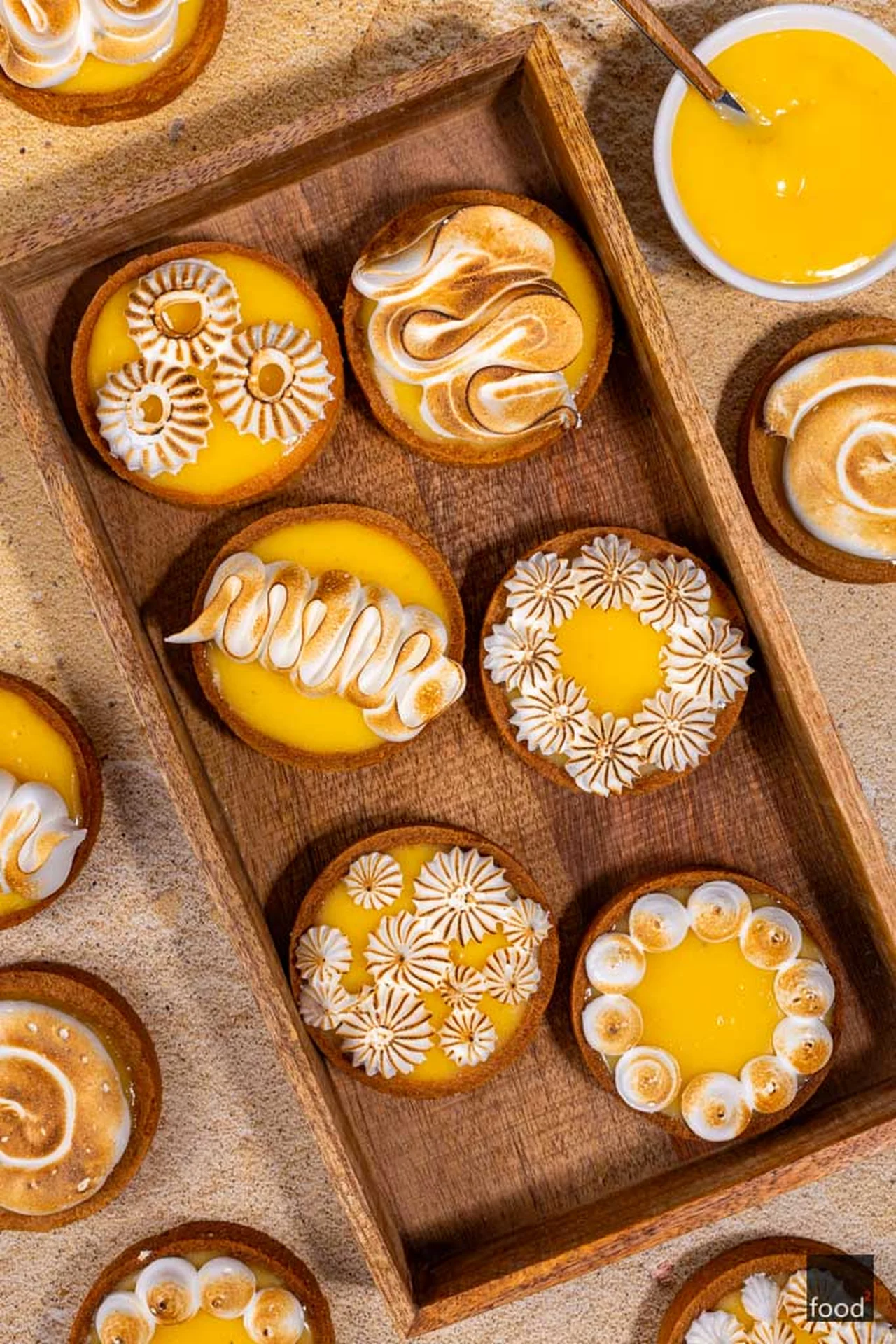 Tarteletki z lemon curd z bergamotką i bezą włoską