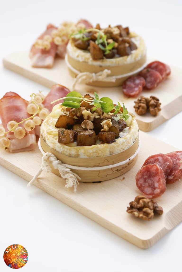 Zapiekany camembert z gruszką i orzechami włoskimi