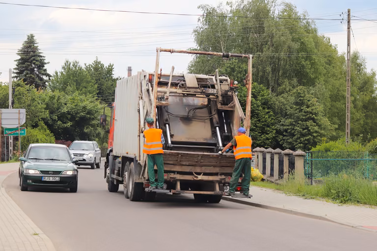 Dlaczego posegregowane śmieci trafiają do jednej śmieciarki?