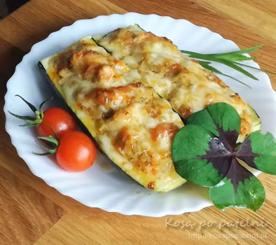 Cukinia faszerowana łososiem