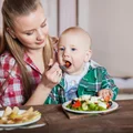 500 zł za opiekę nad dzieckiem w domu! Ci rodzice mogą otrzymać comiesięczne świadczenie