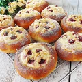Drożdżówki z twarogiem i malinami