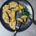 Pierogi z pieczarkami i żółtym serem